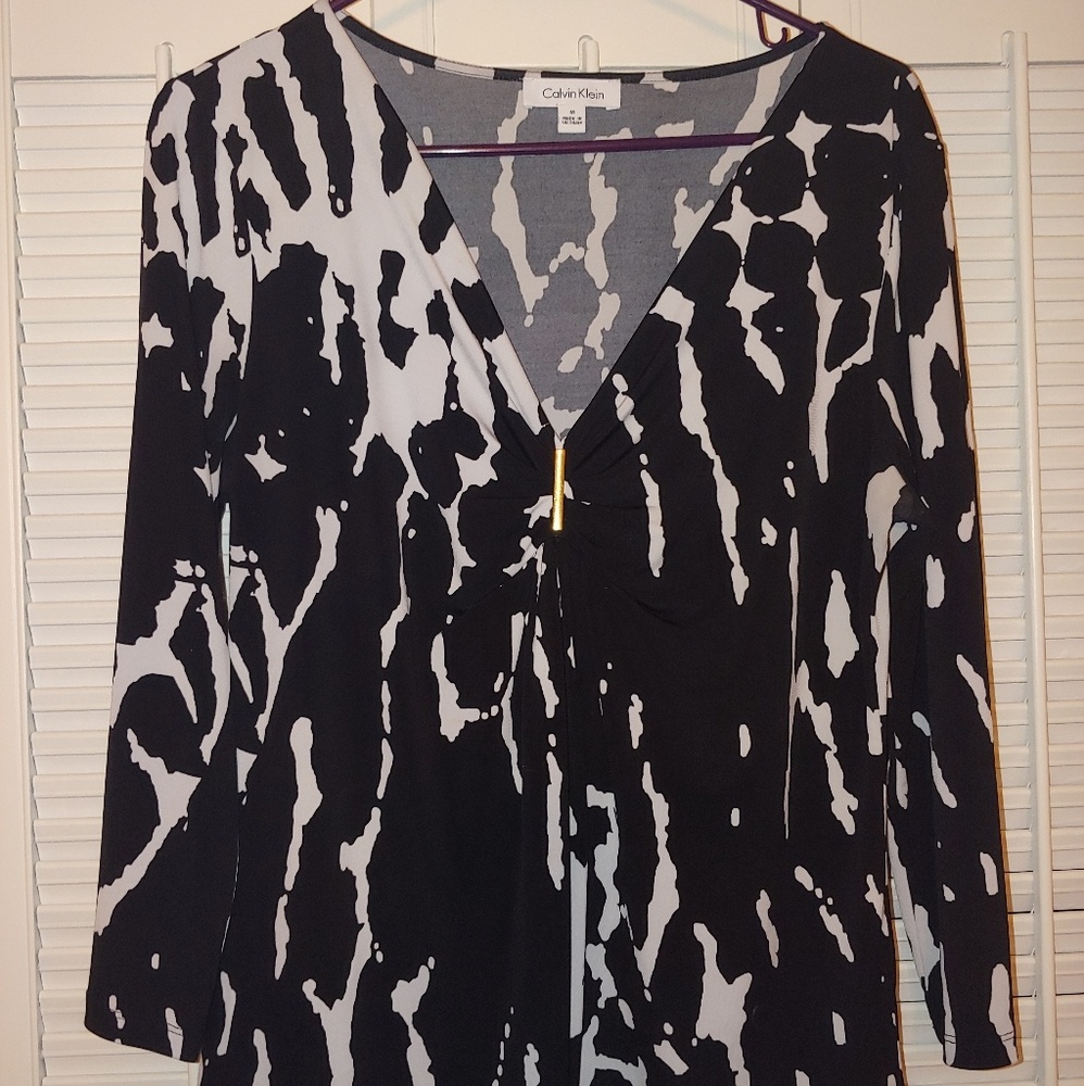 Calvin Klein Womans 3/4 sleeve w/ gold accent